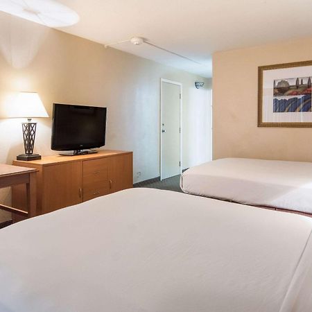 Rodeway Inn Duncanville Luaran gambar